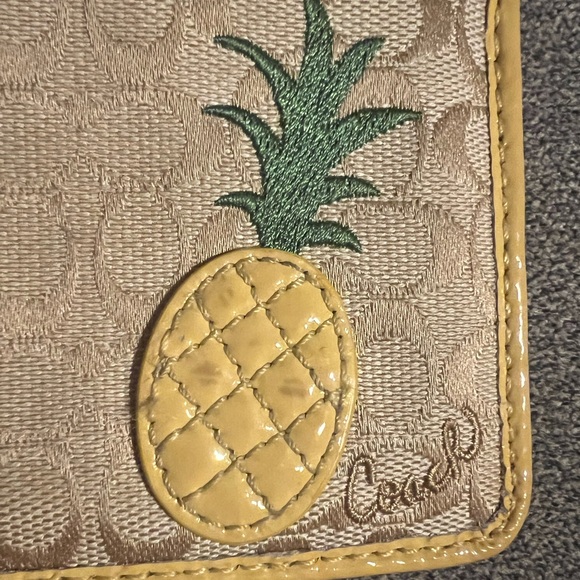 Coach Tan & Yellow Pineapple Small Coin Purse. Good Preowned Condition - Picture 3 of 5